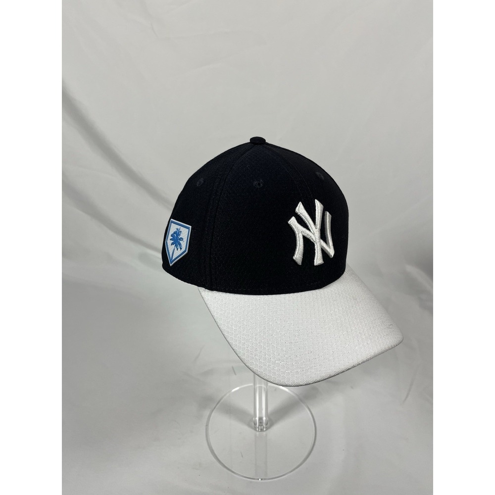 New Era 39THIRTY New York Yankees Hat M/L Black White Flex Fit MLB Cap